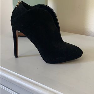Nine West Black Velvet Booties Size 7